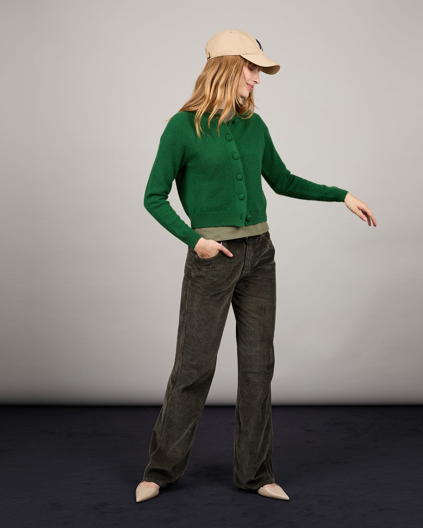 Cardigan Mila green 17 - 1 - Alexandra Golovanoff