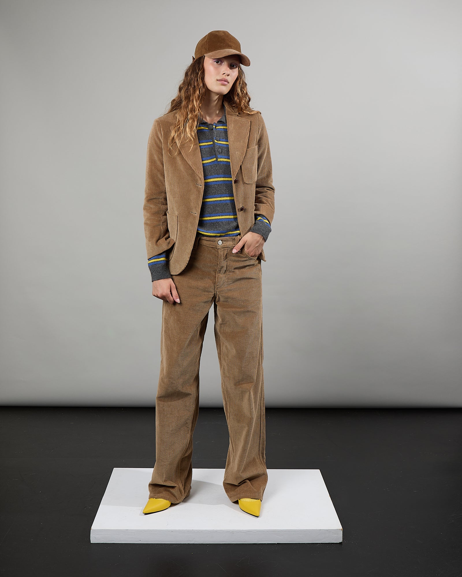 Cécile - Pantalon velours - taille mi-haute - jambe large - 2 - Alexandra Golovanoff