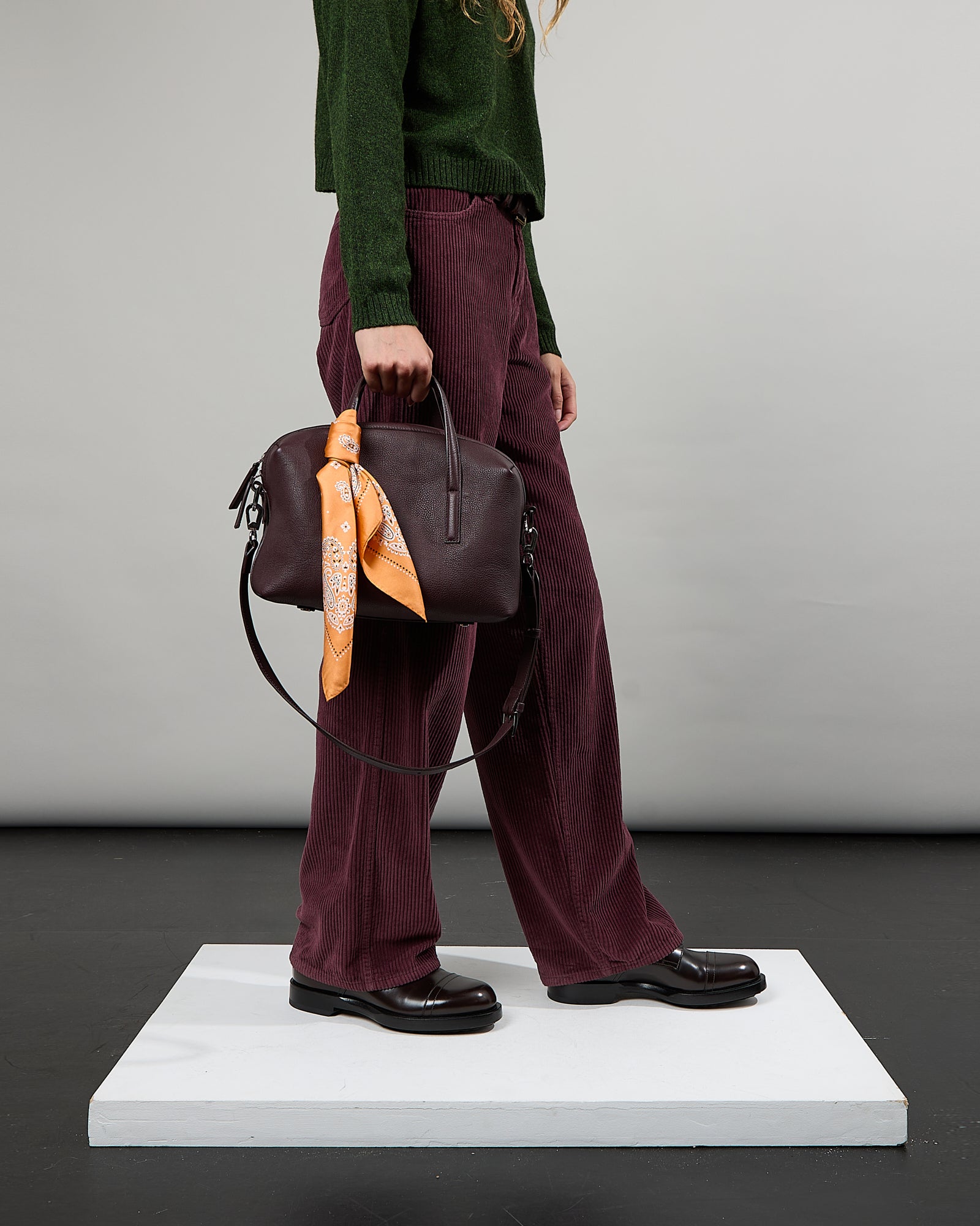 Alex - sac en cuir - bandoulière - taille moyenne - 4 - Alexandra Golovanoff