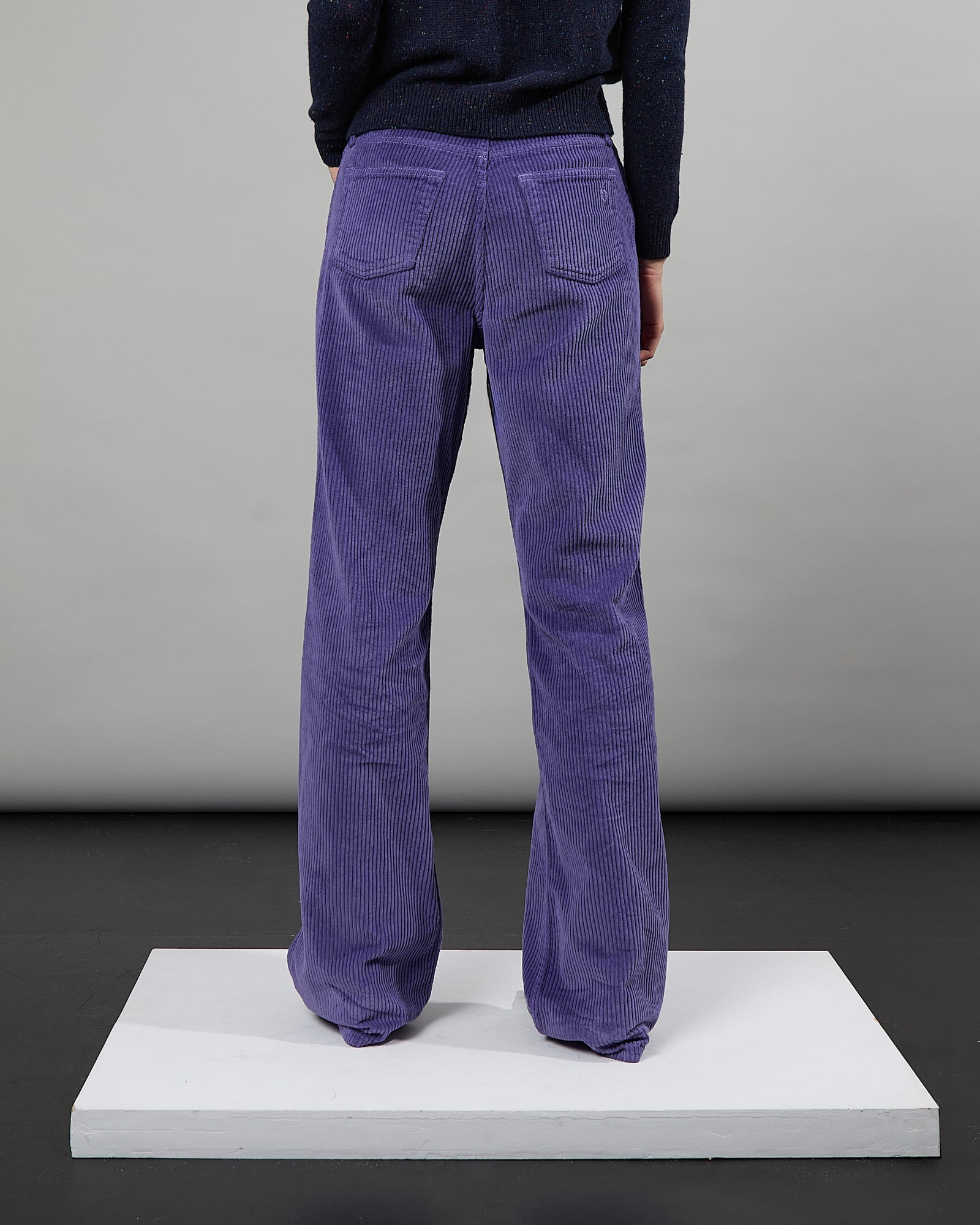 France - Pantalon velours - taille mi-haute - jambe droite - 3 - Alexandra Golovanoff