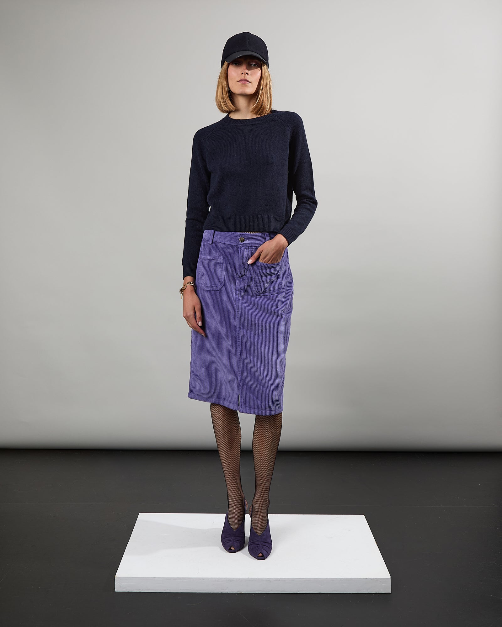 Mary - Jupe velours - fente - longueur genou - 1 - Alexandra Golovanoff