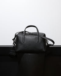 Alex - sac en cuir - bandoulières - forme épurée - 1 - Alexandra Golovanoff