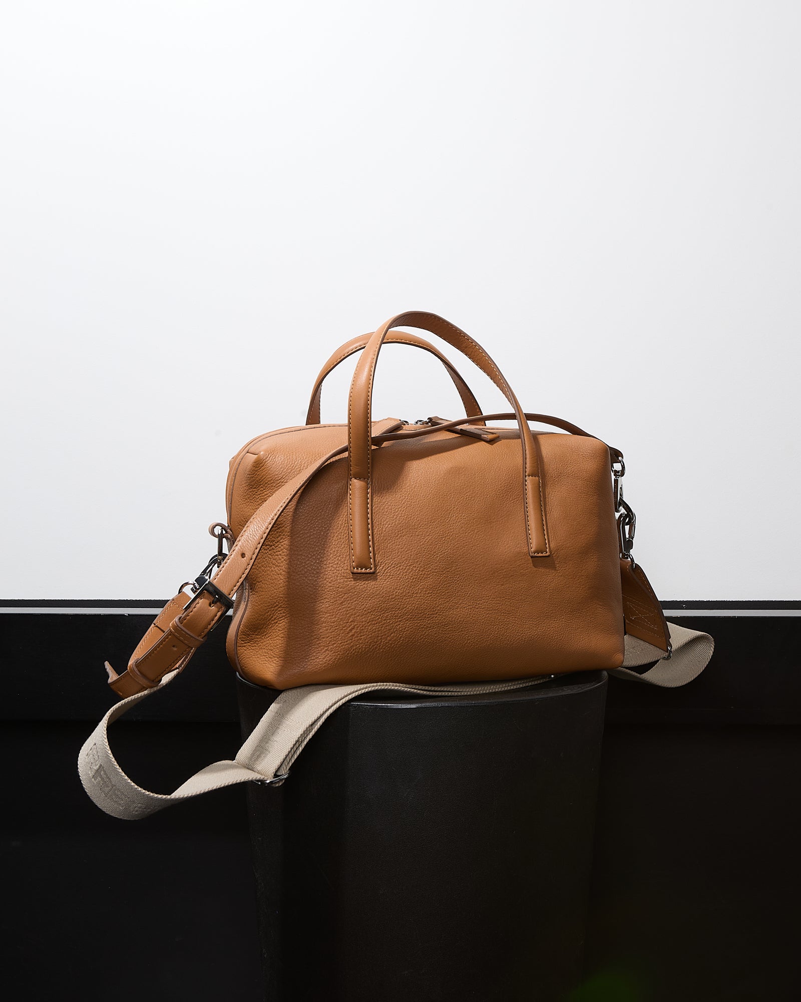 Alex - sac en cuir - bandoulière - taille moyenne - 1 - Alexandra Golovanoff