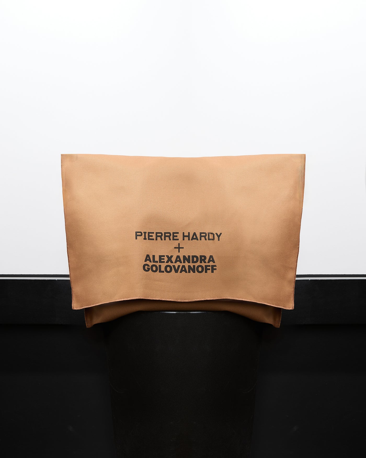 Alex black (Alexandra Golovanoff + Pierre Hardy)