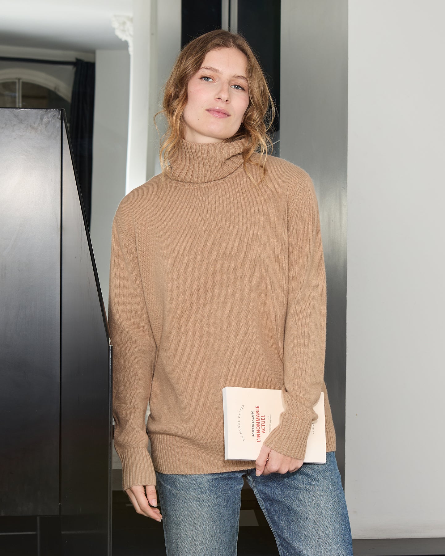 Pierre beige 17 - 1 - Alexandra Golovanoff