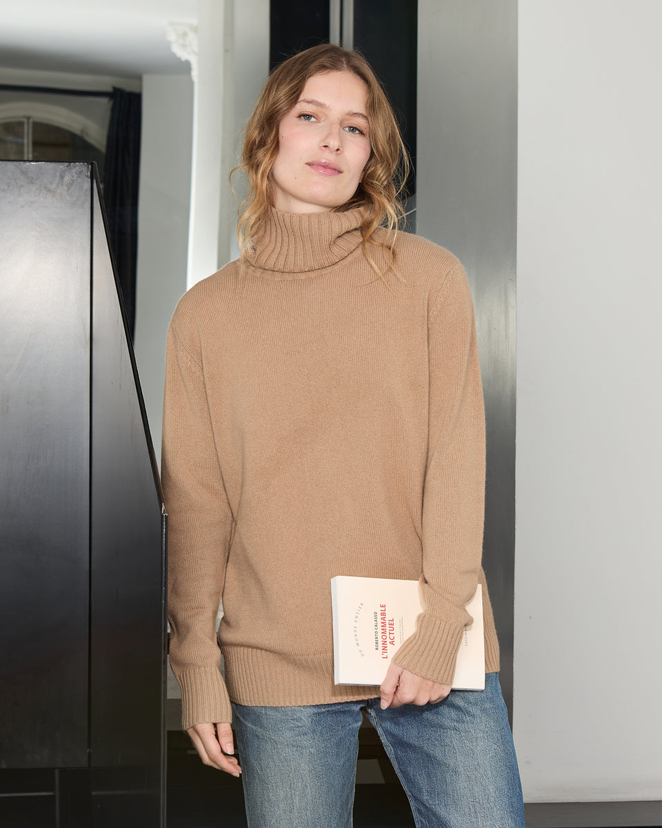 Pierre beige 17 - 1 - Alexandra Golovanoff