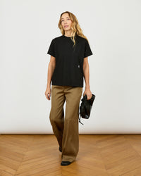 T-shirt - T-shirt en coton, logo brodé en blanc - 1 - Alexandra Golovanoff