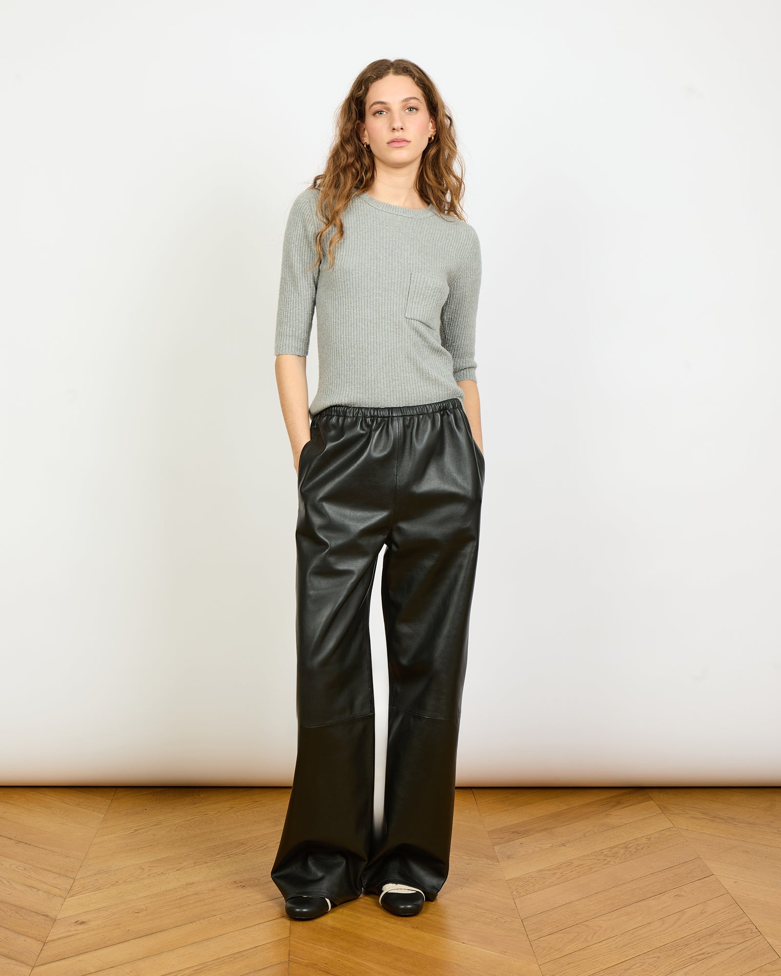 Ava - Pantalon large - taille élastique - 100% cuir d'agneau - 1 - Alexandra Golovanoff