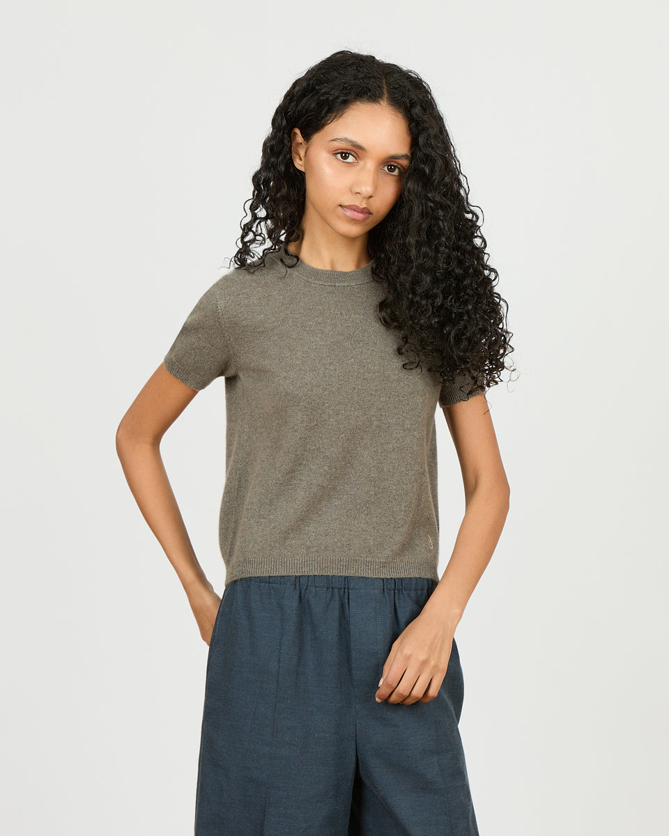 André - T-shirt fin manches courtes en 100% cachemire - 1 - Alexandra Golovanoff