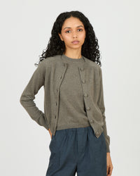 Mila - Cardigan fin col rond et manches raglantes en 100% cachemire - 1 - Alexandra Golovanoff