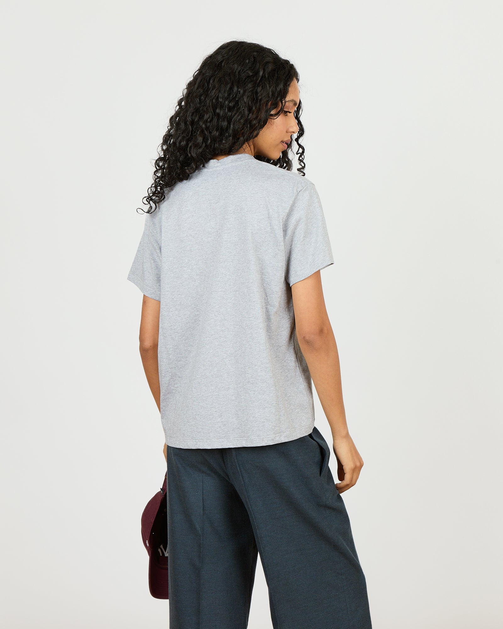 T-shirt - T-shirt en coton, logo brodé en blanc - 2 - Alexandra Golovanoff