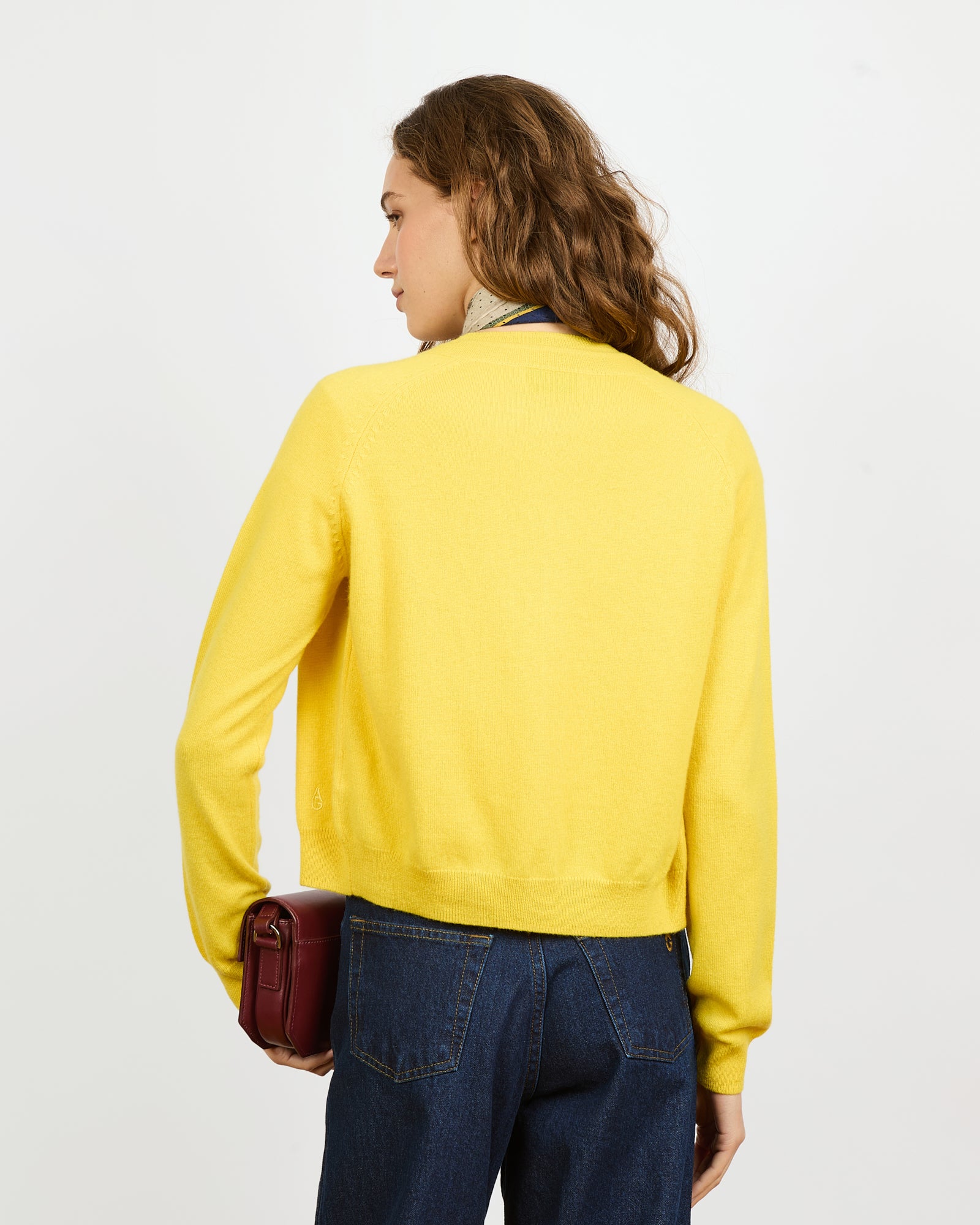 Mila - Cardigan fin col rond et manches raglantes en 100% cachemire - 2 - Alexandra Golovanoff