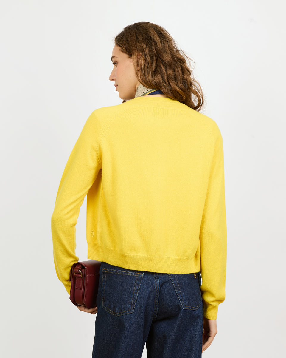 Mila - Cardigan fin col rond et manches raglantes en 100% cachemire - 2 - Alexandra Golovanoff