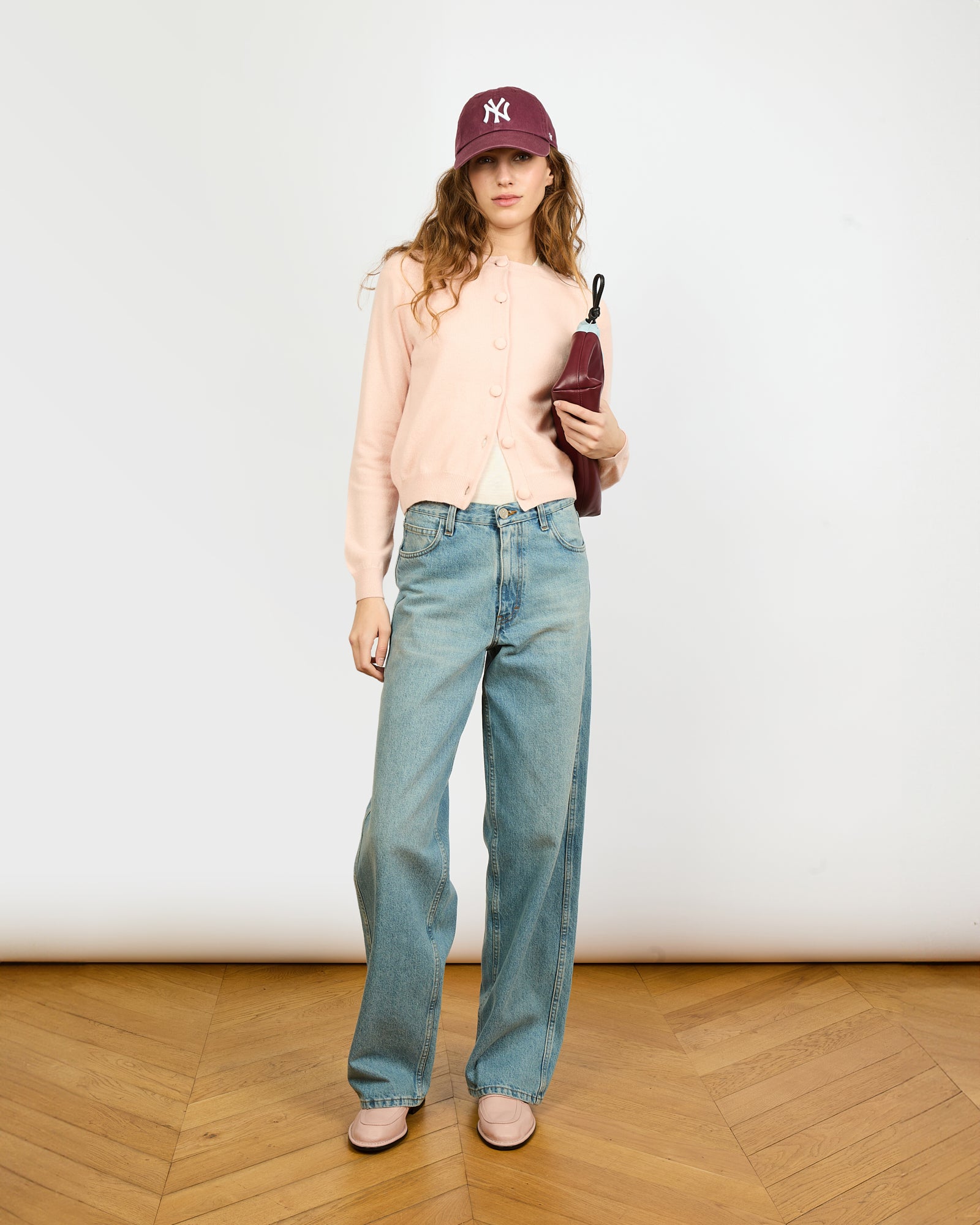 Mila - Cardigan fin col rond et manches raglantes en 100% cachemire - 2 - Alexandra Golovanoff