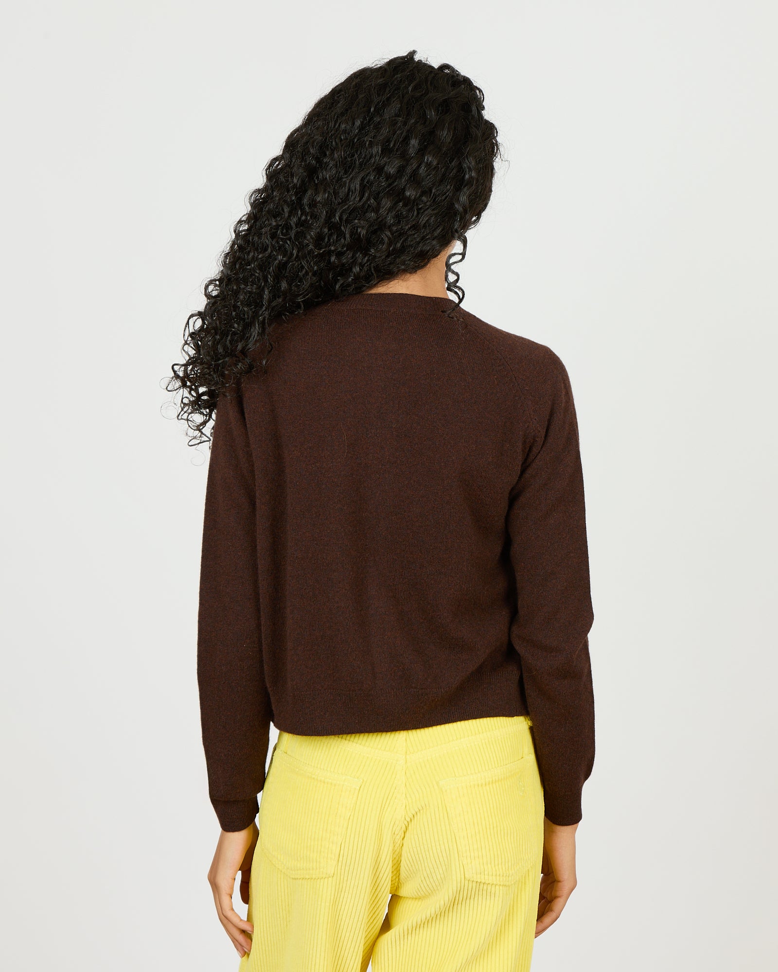 Mila - Cardigan fin col rond et manches raglantes en 100% cachemire - 2 - Alexandra Golovanoff