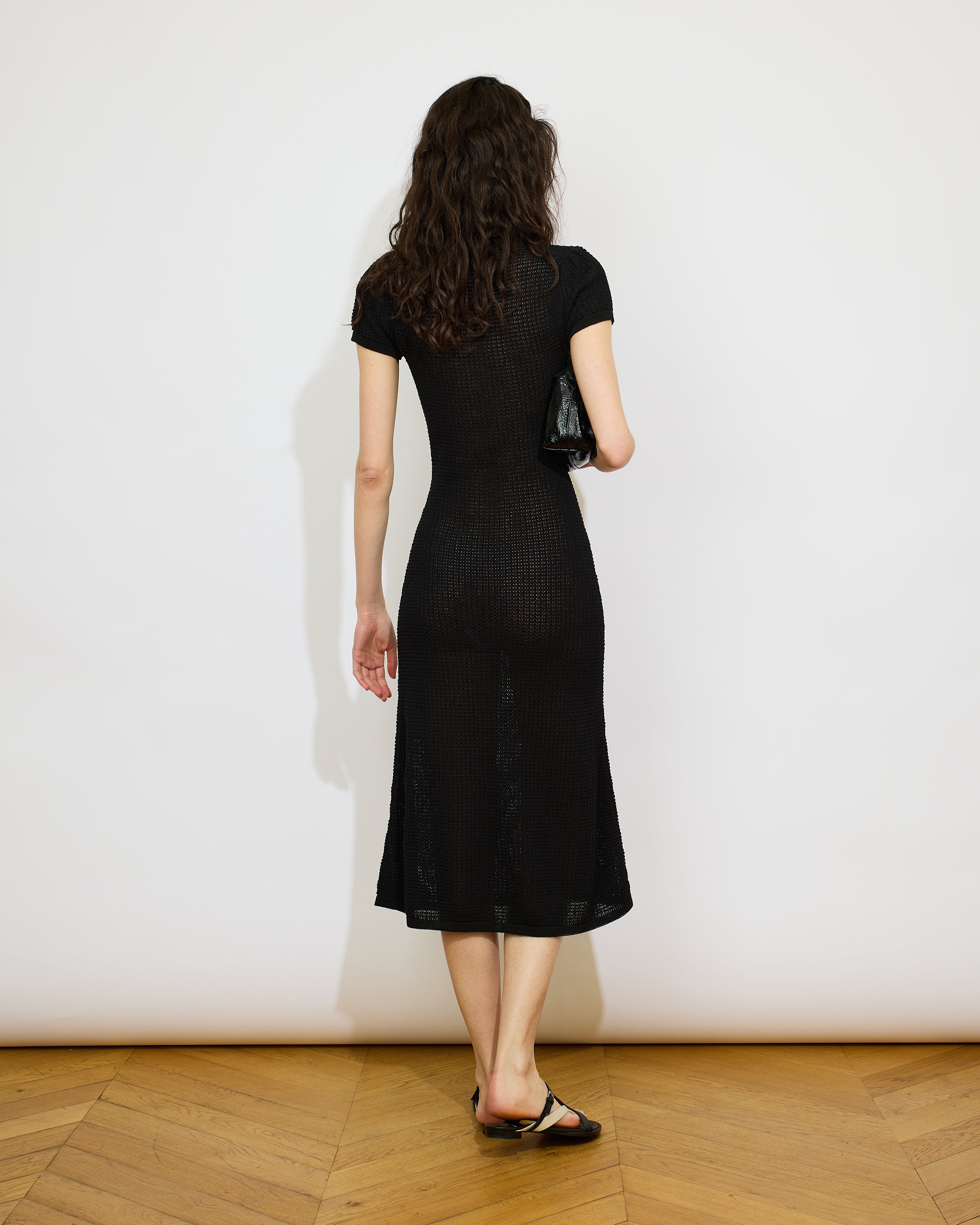 Ilana - Robe longue manches arrondies en point fishnet - 2 - Alexandra Golovanoff