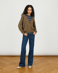 Aurele - Pull en trompe l'oeil col V en 100% laine vierge - 1 - Alexandra Golovanoff