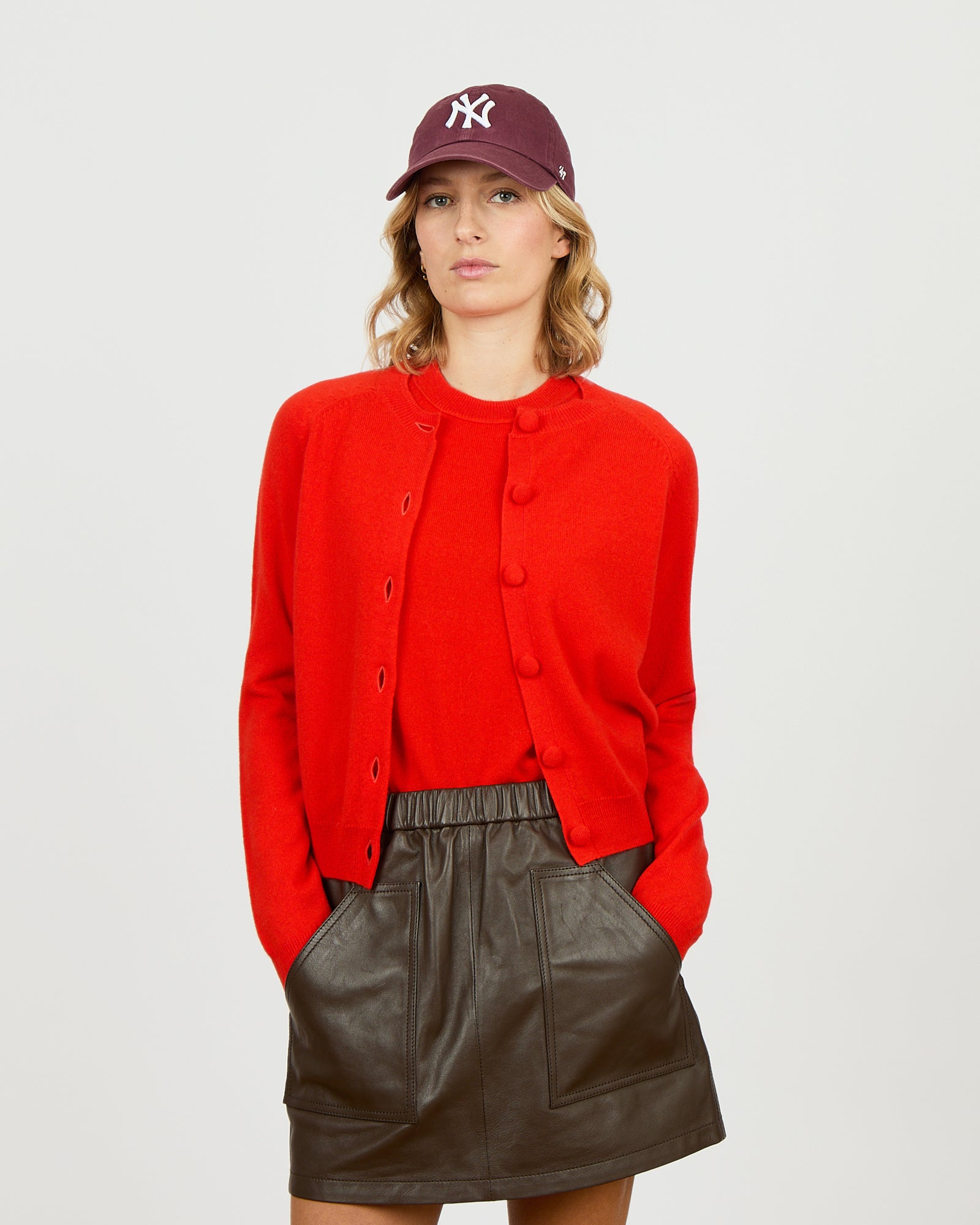 Mila - Cardigan fin col rond et manches raglantes en 100% cachemire - 1 - Alexandra Golovanoff