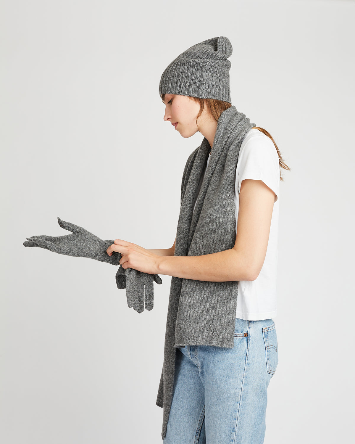 Bonnet grey 11 - 2 - Alexandra Golovanoff